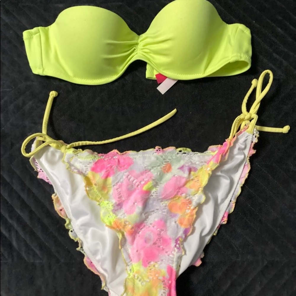 Victoria’s Secret bikini